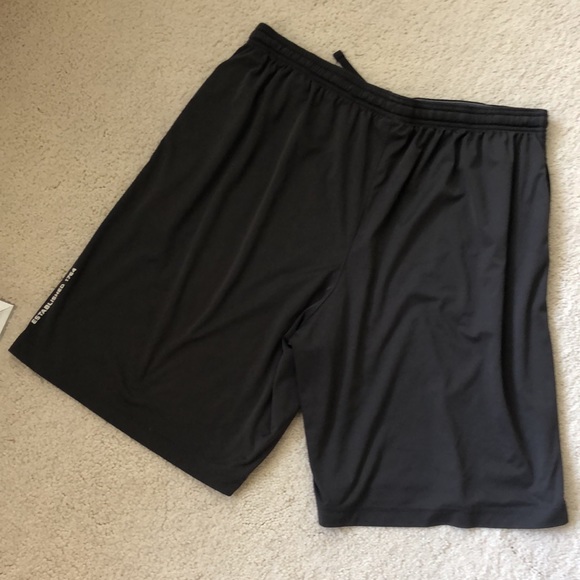 Brown University Men’s 2 XL Under Armour Shorts - Picture 2 of 16